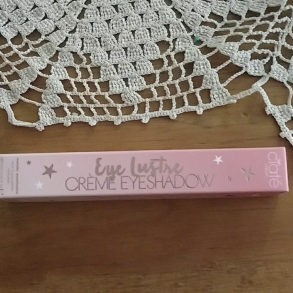 Eye lustre eyeshadow cream